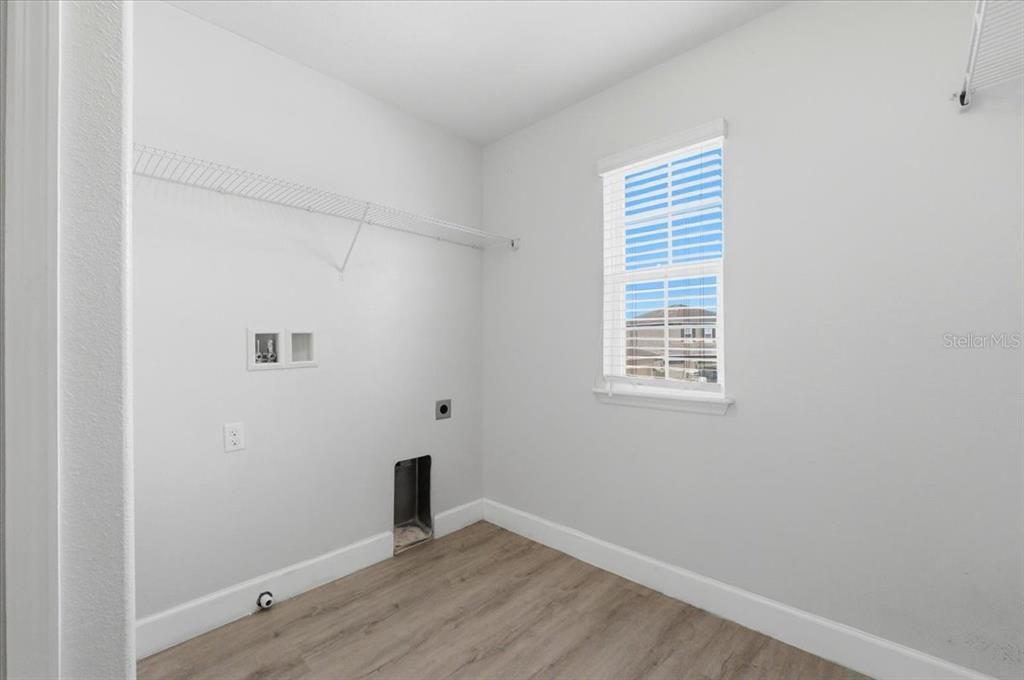 For Sale: $439,999 (5 beds, 2 baths, 2825 Square Feet)