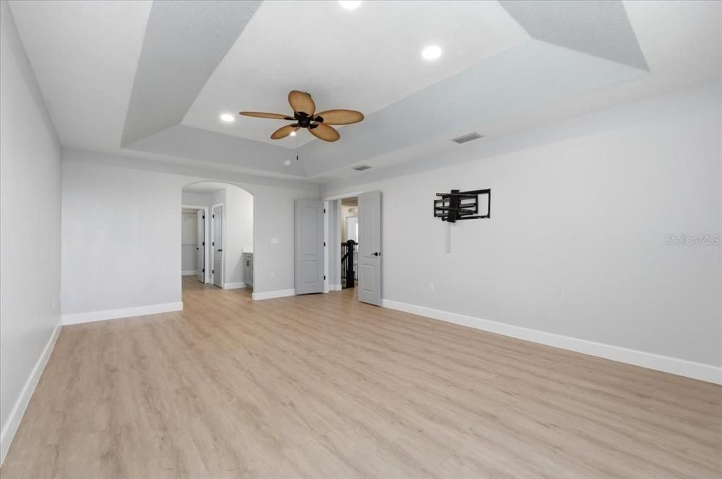 For Sale: $439,999 (5 beds, 2 baths, 2825 Square Feet)