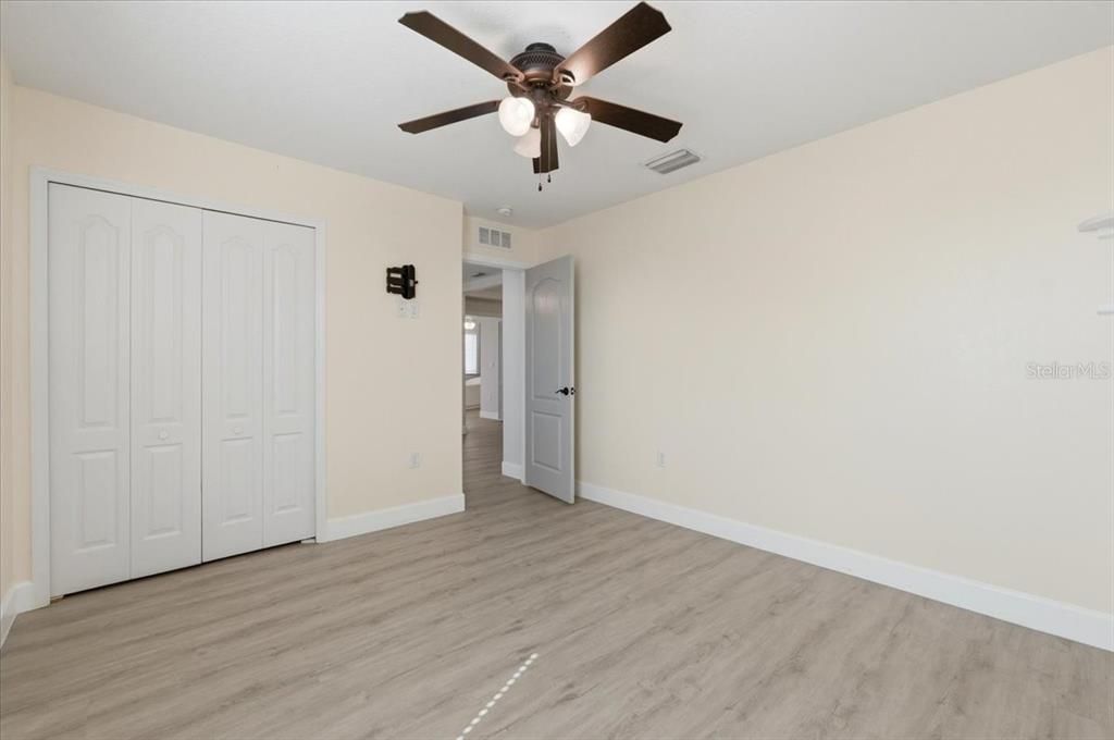 For Sale: $439,999 (5 beds, 2 baths, 2825 Square Feet)