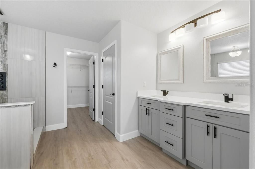 For Sale: $439,999 (5 beds, 2 baths, 2825 Square Feet)