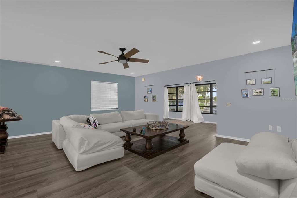 For Sale: $649,999 (2 beds, 1 baths, 1398 Square Feet)