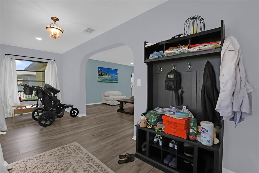 For Sale: $649,999 (2 beds, 1 baths, 1398 Square Feet)
