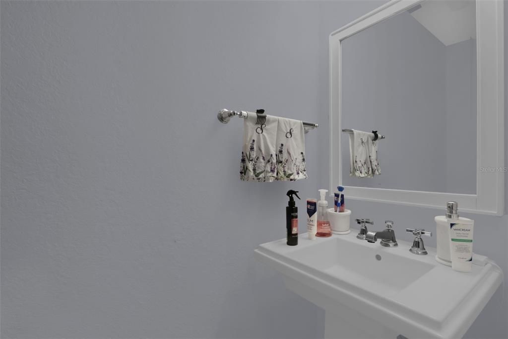 For Sale: $649,999 (2 beds, 1 baths, 1398 Square Feet)