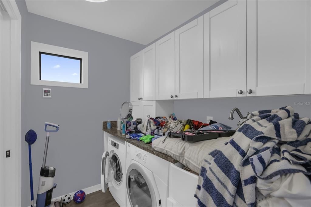 For Sale: $649,999 (2 beds, 1 baths, 1398 Square Feet)