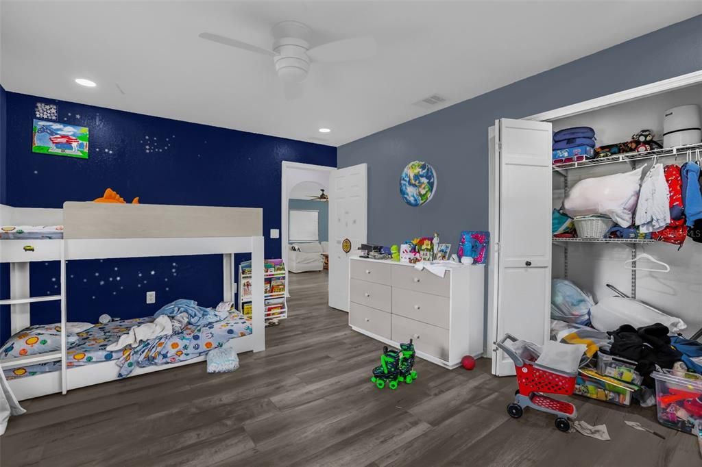 For Sale: $649,999 (2 beds, 1 baths, 1398 Square Feet)