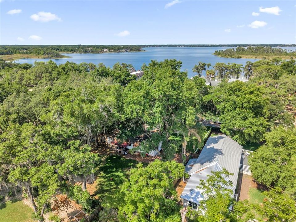 For Sale: $649,999 (2 beds, 1 baths, 1398 Square Feet)