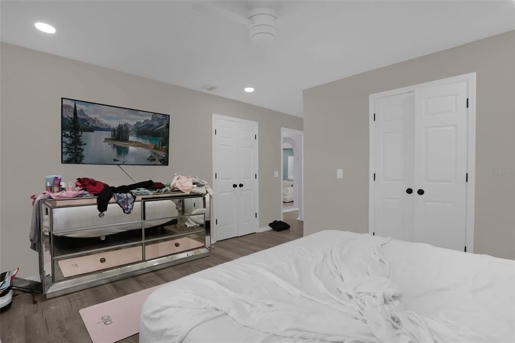 For Sale: $649,999 (2 beds, 1 baths, 1398 Square Feet)