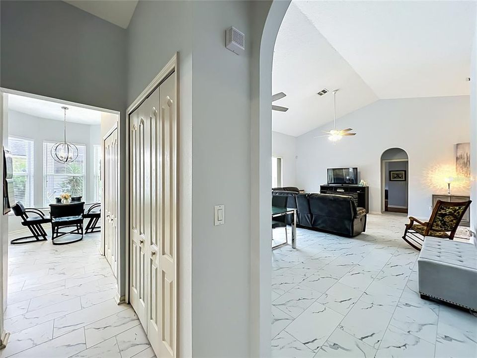 En Venta: $549,999 (3 camas, 2 baños, 1988 Pies cuadrados)