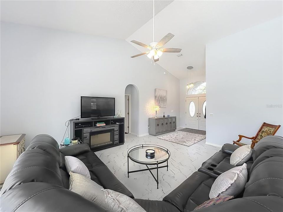 En Venta: $549,999 (3 camas, 2 baños, 1988 Pies cuadrados)
