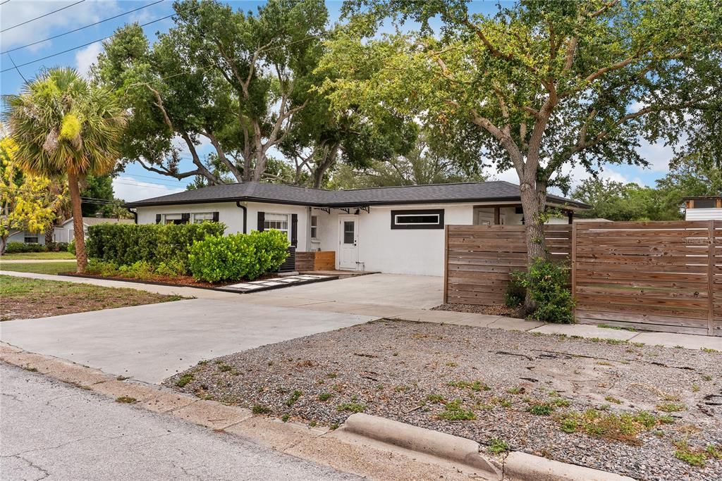 For Sale: $550,000 (3 beds, 2 baths, 1546 Square Feet)