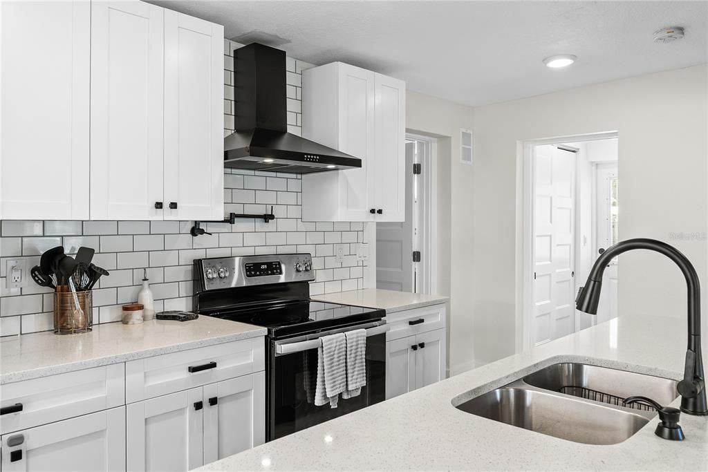 For Sale: $550,000 (3 beds, 2 baths, 1546 Square Feet)