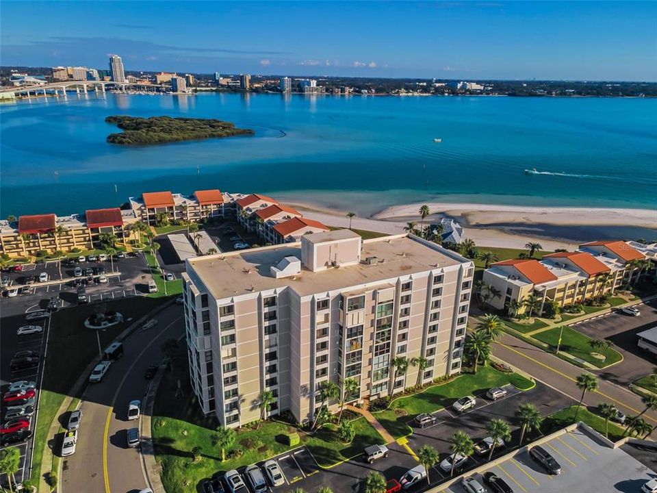 For Sale: $575,000 (2 beds, 2 baths, 1260 Square Feet)