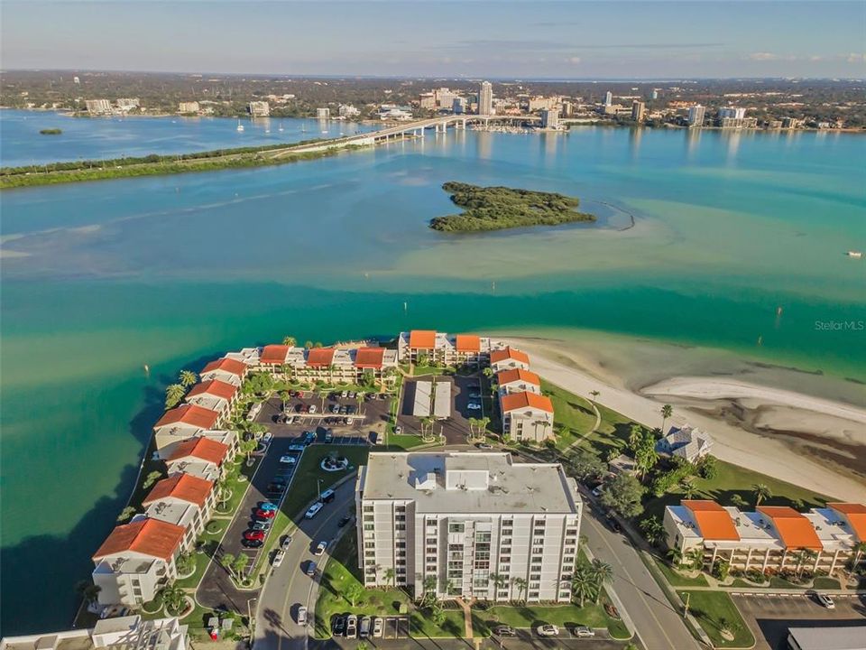 For Sale: $575,000 (2 beds, 2 baths, 1260 Square Feet)