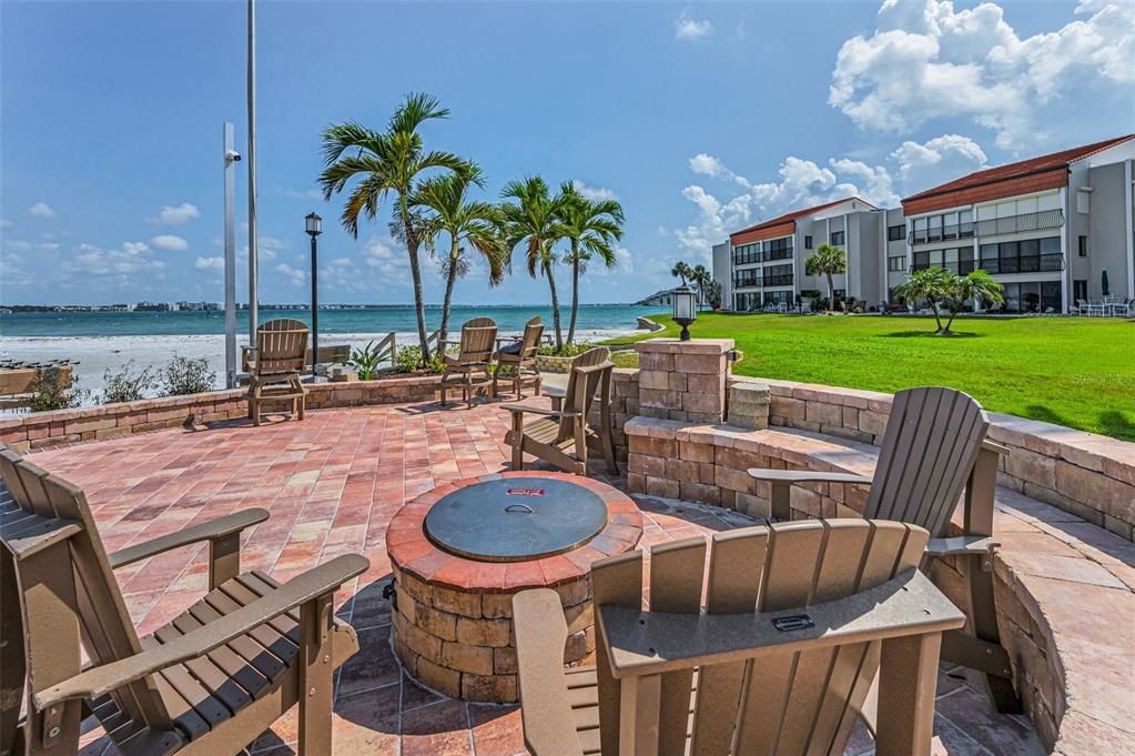 For Sale: $575,000 (2 beds, 2 baths, 1260 Square Feet)