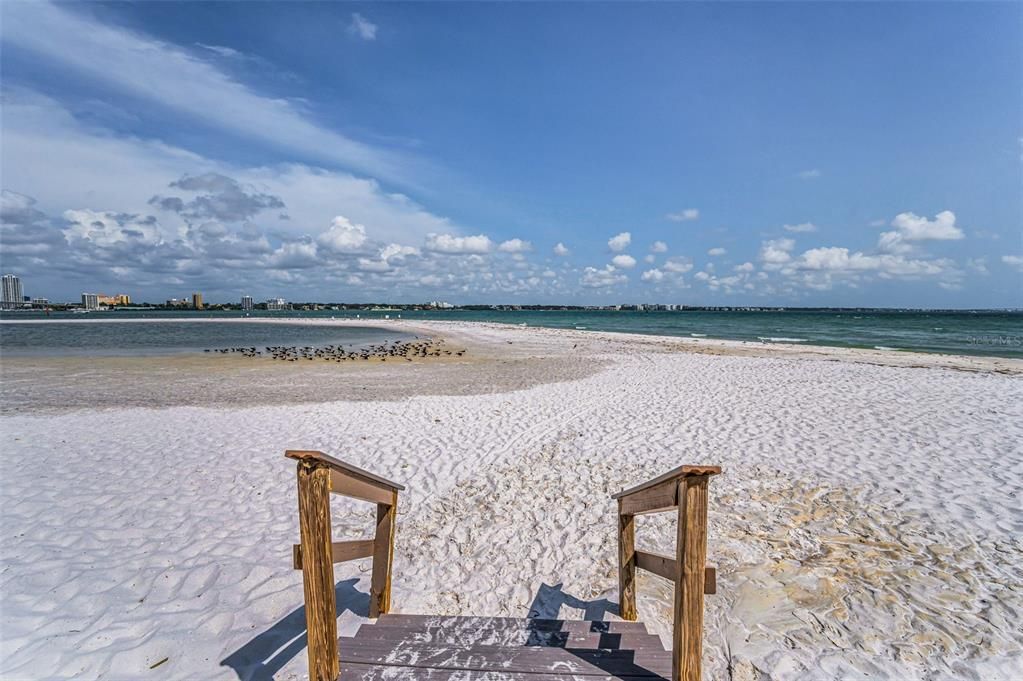 For Sale: $575,000 (2 beds, 2 baths, 1260 Square Feet)