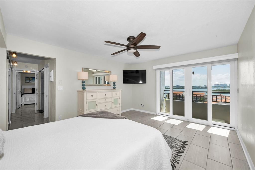 For Sale: $575,000 (2 beds, 2 baths, 1260 Square Feet)