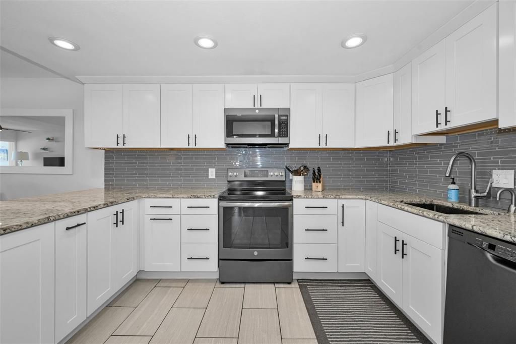 For Sale: $575,000 (2 beds, 2 baths, 1260 Square Feet)
