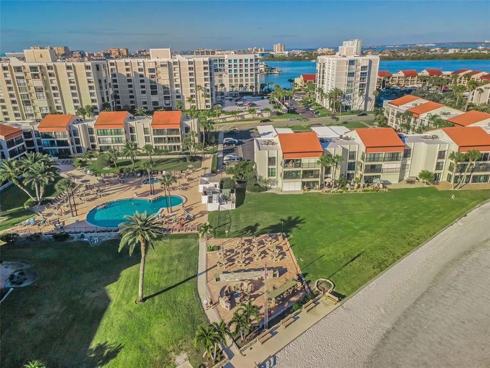 For Sale: $575,000 (2 beds, 2 baths, 1260 Square Feet)