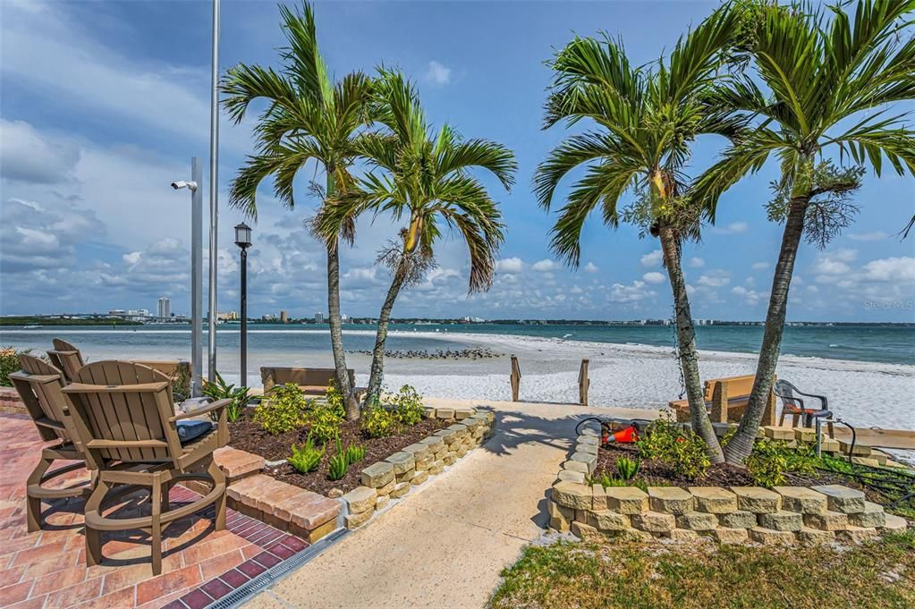 For Sale: $575,000 (2 beds, 2 baths, 1260 Square Feet)