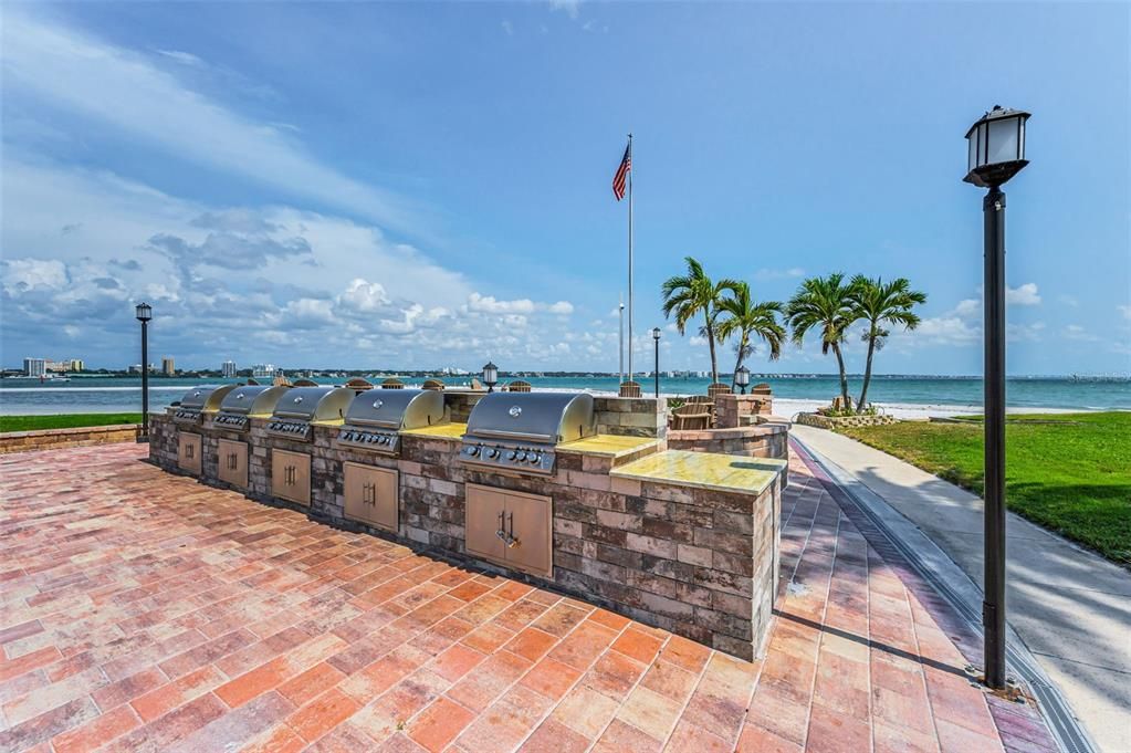 For Sale: $575,000 (2 beds, 2 baths, 1260 Square Feet)