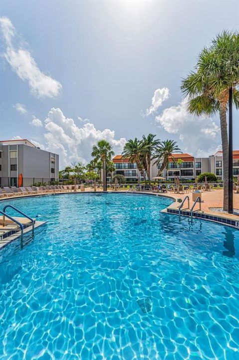 For Sale: $575,000 (2 beds, 2 baths, 1260 Square Feet)
