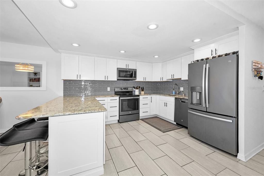 For Sale: $575,000 (2 beds, 2 baths, 1260 Square Feet)
