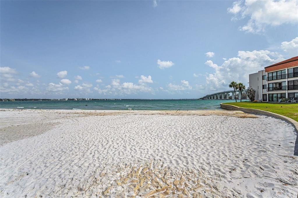 For Sale: $575,000 (2 beds, 2 baths, 1260 Square Feet)