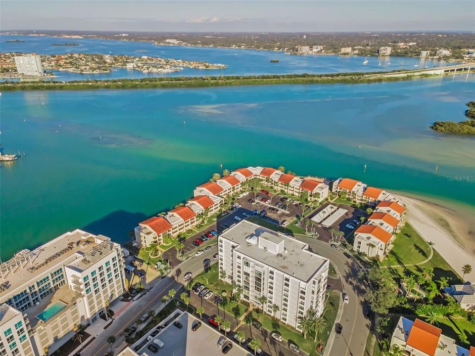 For Sale: $575,000 (2 beds, 2 baths, 1260 Square Feet)