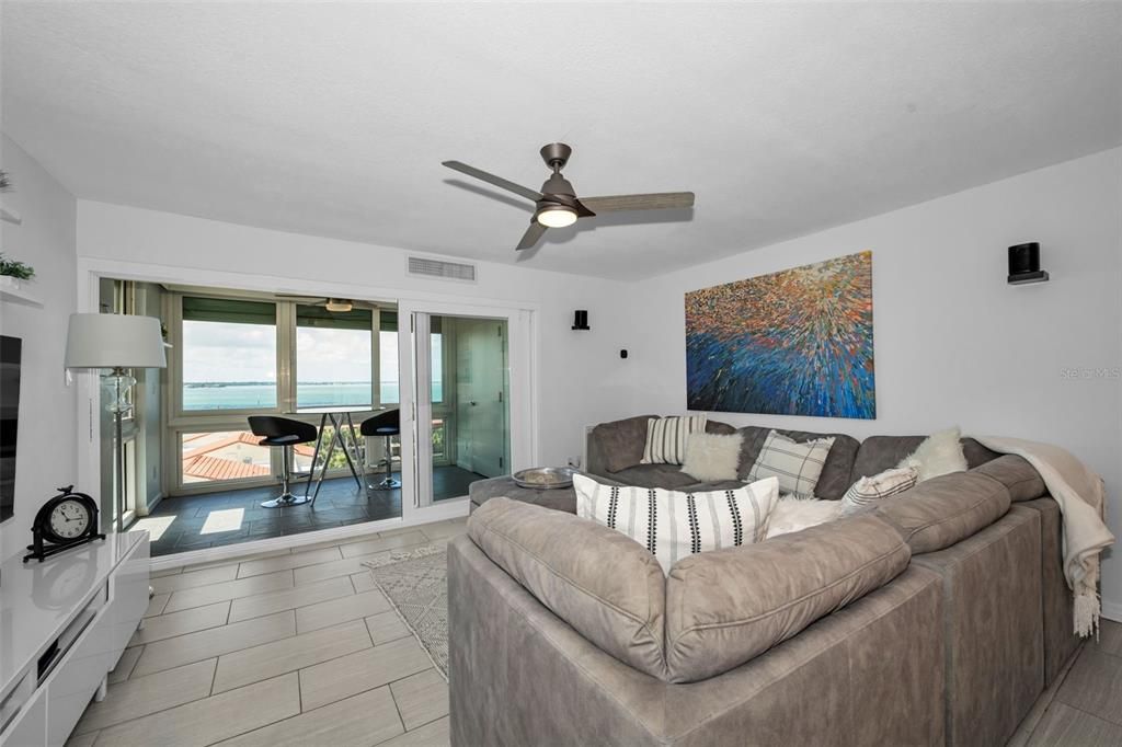 For Sale: $575,000 (2 beds, 2 baths, 1260 Square Feet)
