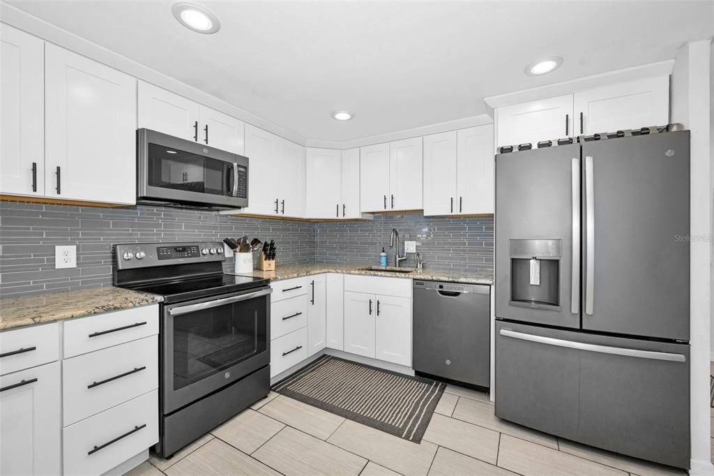 For Sale: $575,000 (2 beds, 2 baths, 1260 Square Feet)