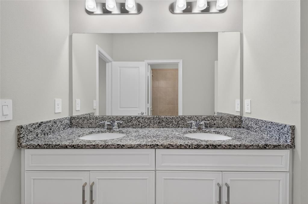 For Sale: $524,990 (4 beds, 3 baths, 1974 Square Feet)