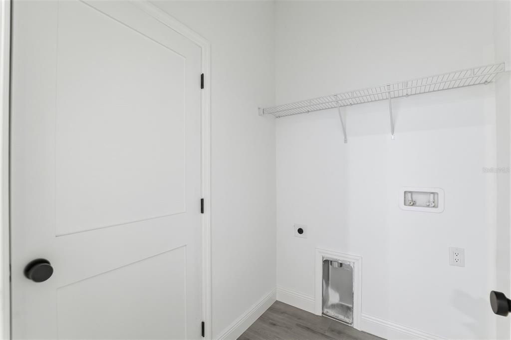 В аренду: $2,000 (4 спален, 2 ванн, 1799 Квадратных фут)