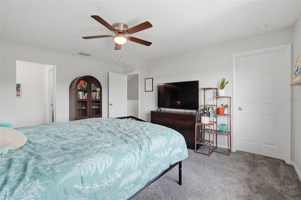 Activo con contrato: $249,000 (2 camas, 2 baños, 1248 Pies cuadrados)