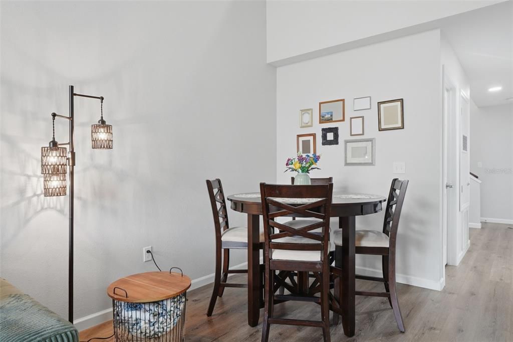 Activo con contrato: $249,000 (2 camas, 2 baños, 1248 Pies cuadrados)