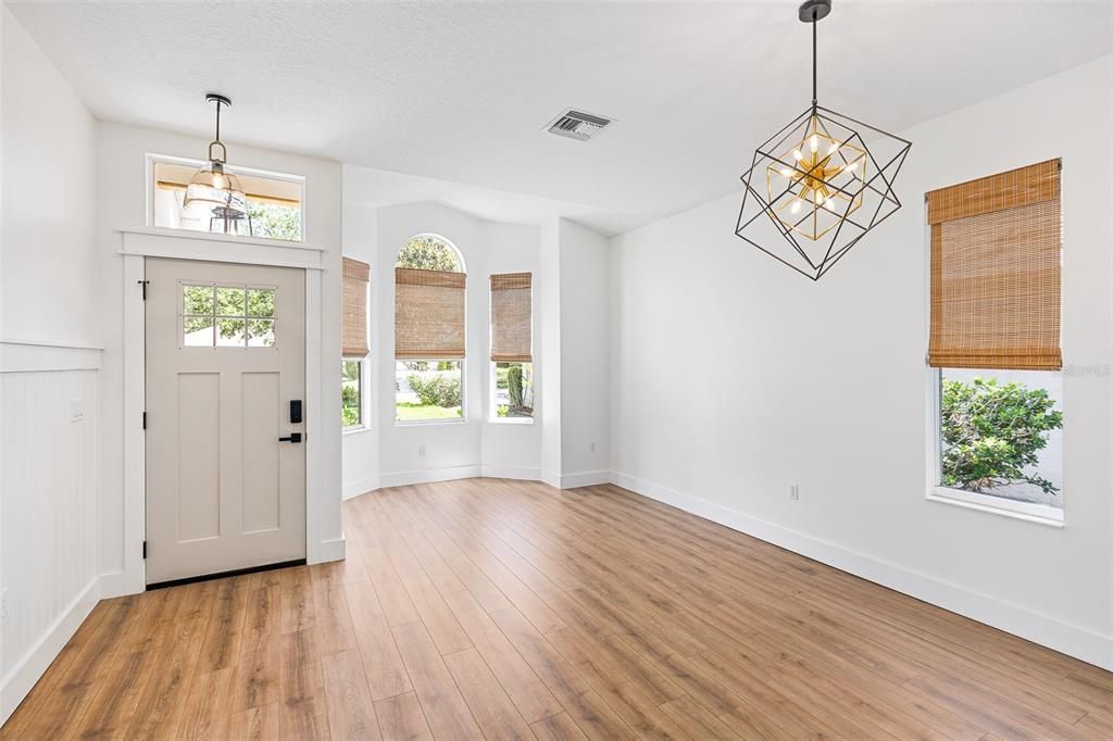 For Sale: $325,000 (3 beds, 2 baths, 1364 Square Feet)