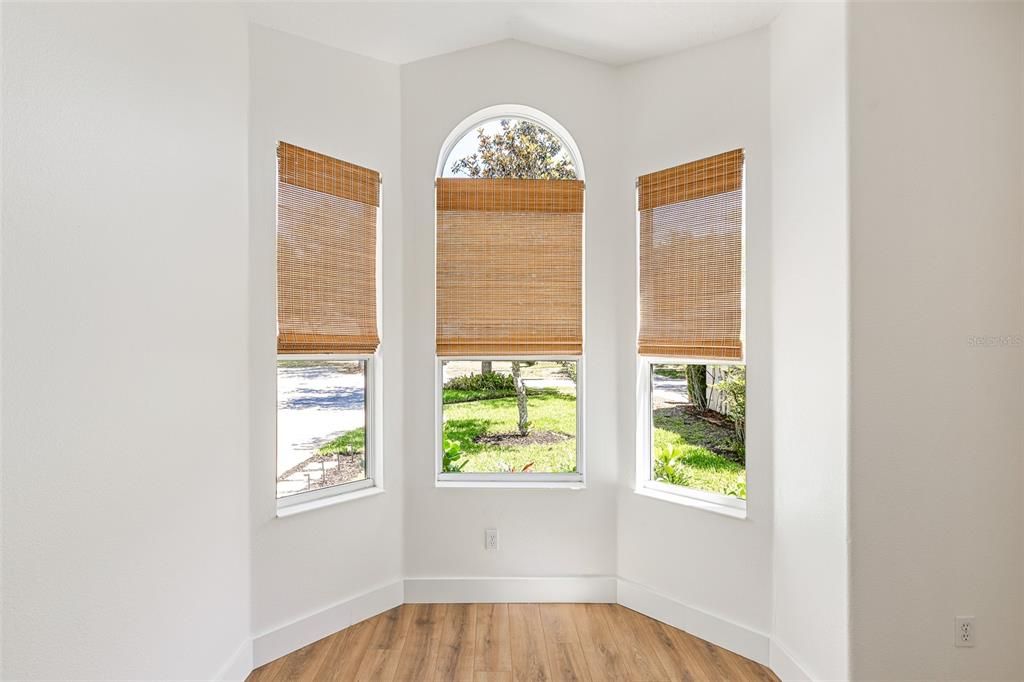 For Sale: $325,000 (3 beds, 2 baths, 1364 Square Feet)