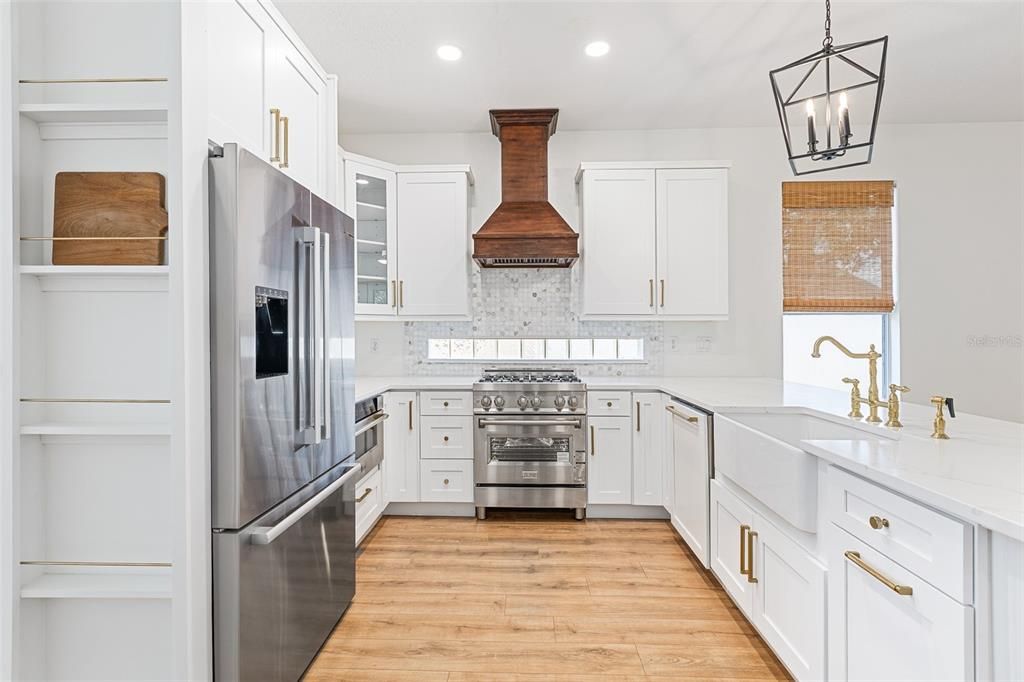 For Sale: $325,000 (3 beds, 2 baths, 1364 Square Feet)