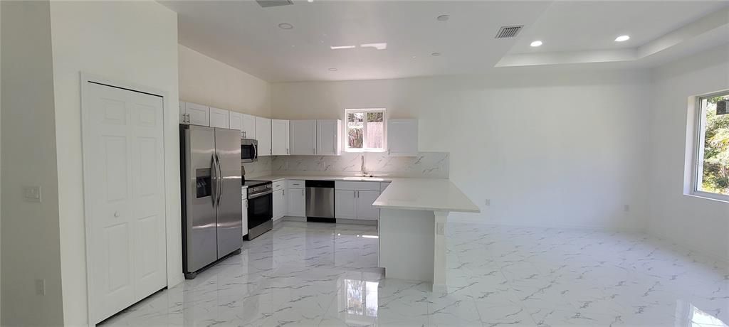 En Venta: $320,000 (3 camas, 2 baños, 1657 Pies cuadrados)