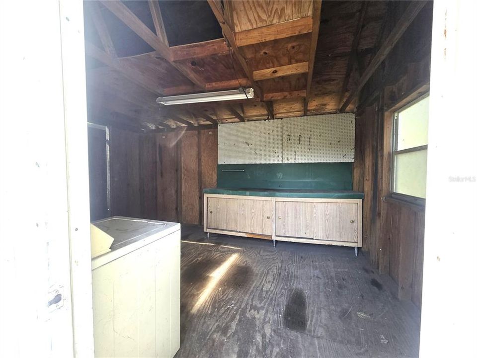 Под контрактом: $175,000 (1.05 acres)