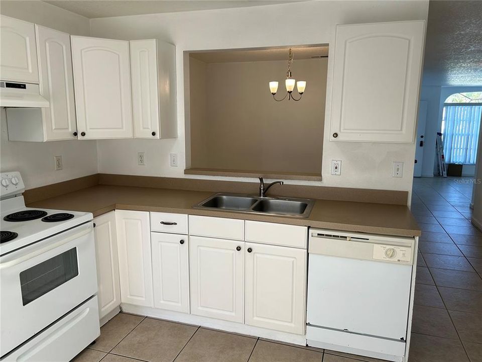 For Sale: $283,000 (3 beds, 2 baths, 1218 Square Feet)