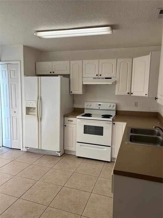 For Sale: $283,000 (3 beds, 2 baths, 1218 Square Feet)
