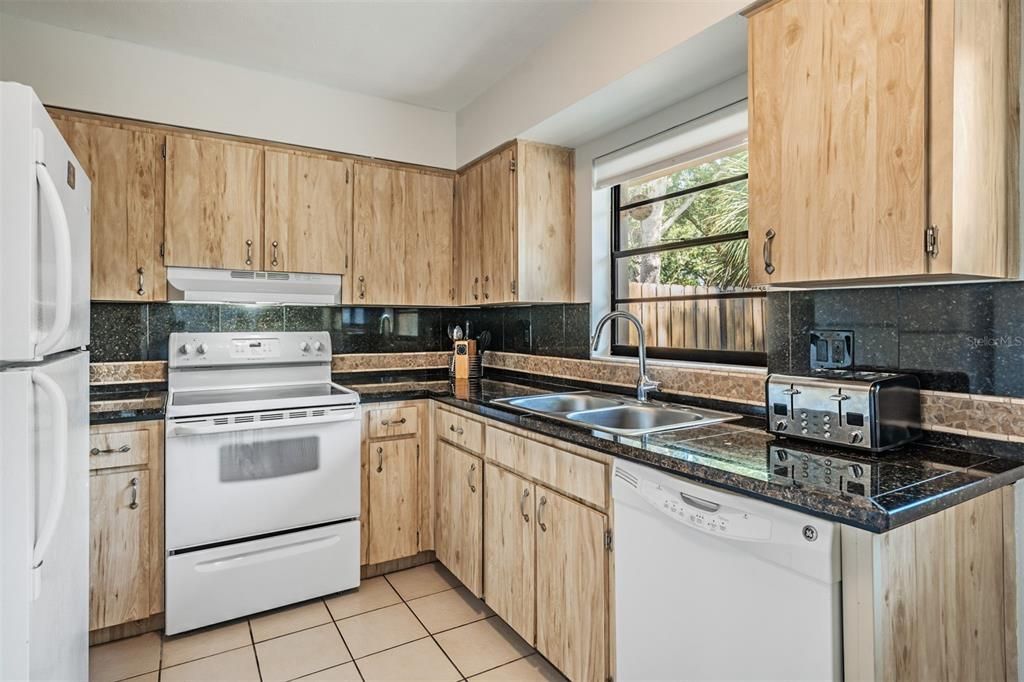 Activo con contrato: $320,000 (2 camas, 2 baños, 1114 Pies cuadrados)