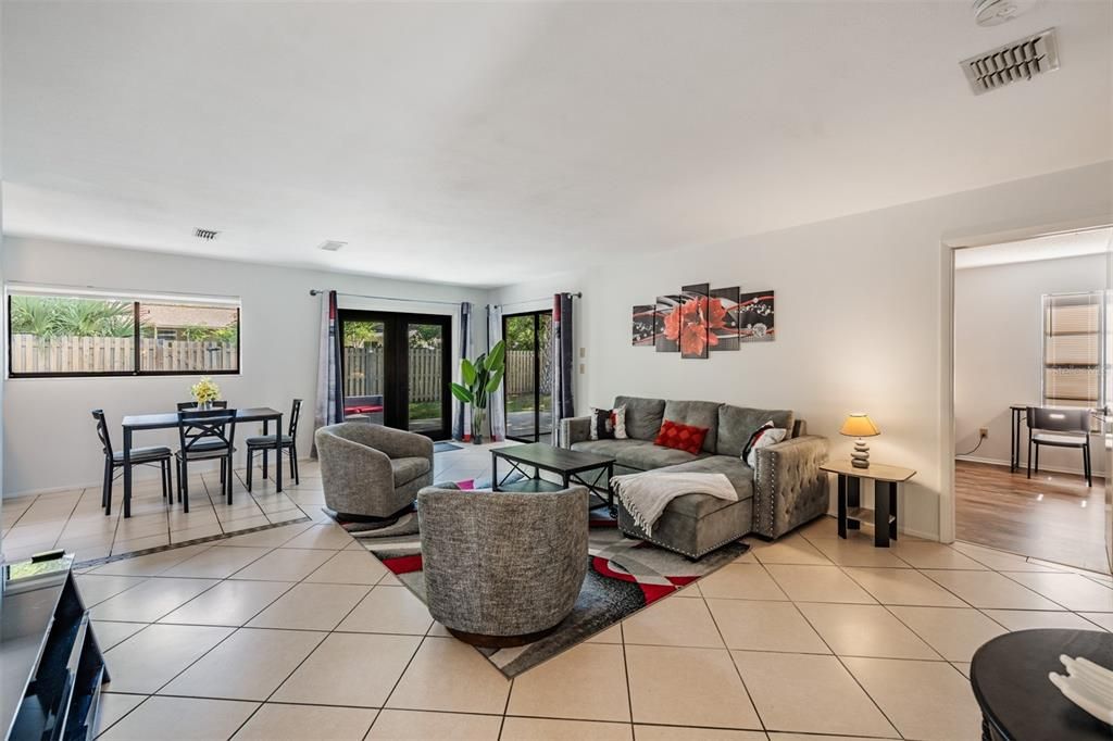 Activo con contrato: $320,000 (2 camas, 2 baños, 1114 Pies cuadrados)