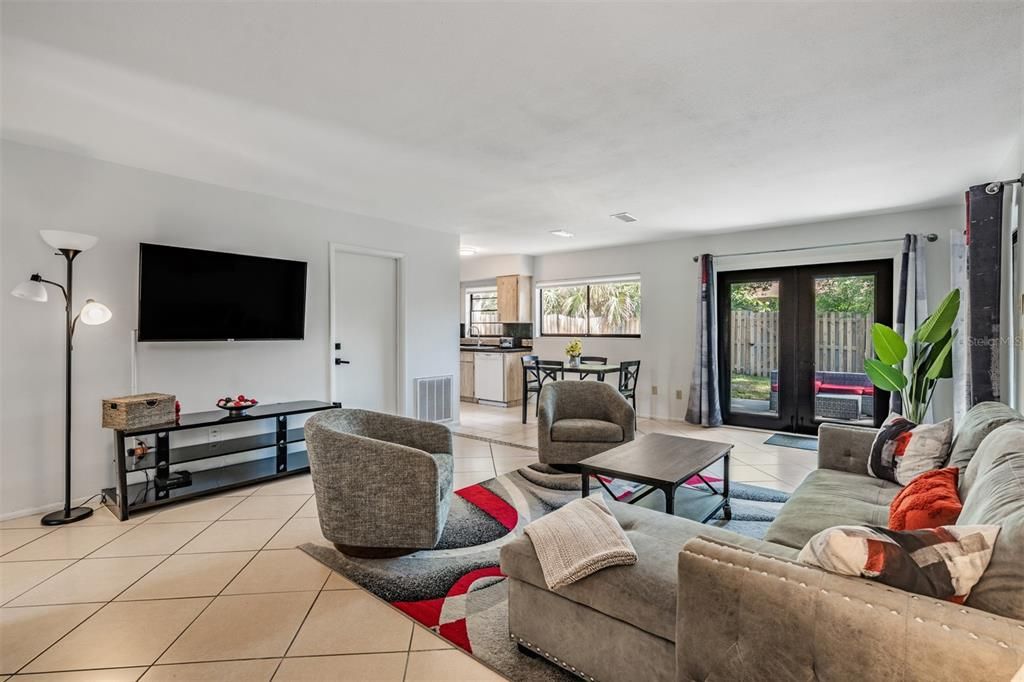 Activo con contrato: $320,000 (2 camas, 2 baños, 1114 Pies cuadrados)
