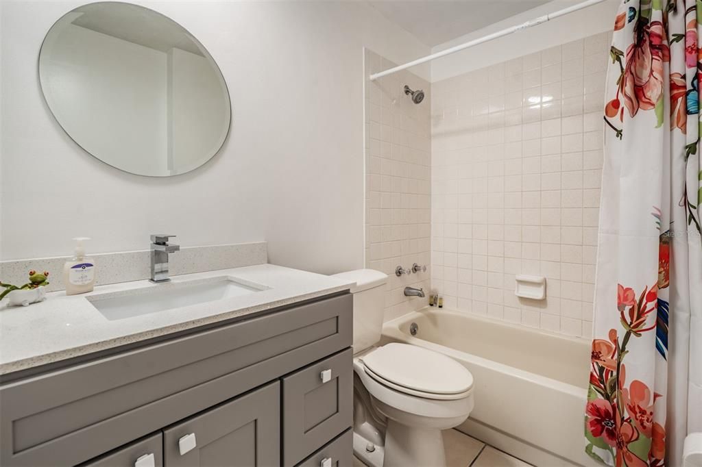 Activo con contrato: $320,000 (2 camas, 2 baños, 1114 Pies cuadrados)