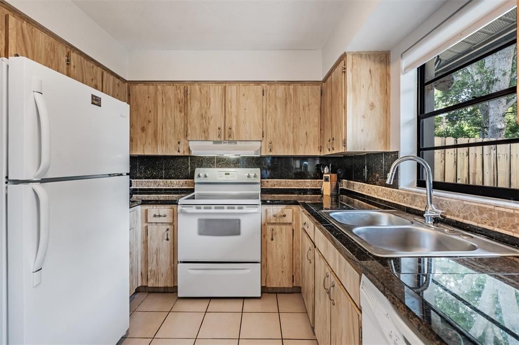 Activo con contrato: $320,000 (2 camas, 2 baños, 1114 Pies cuadrados)