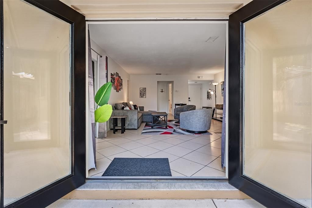 Activo con contrato: $320,000 (2 camas, 2 baños, 1114 Pies cuadrados)