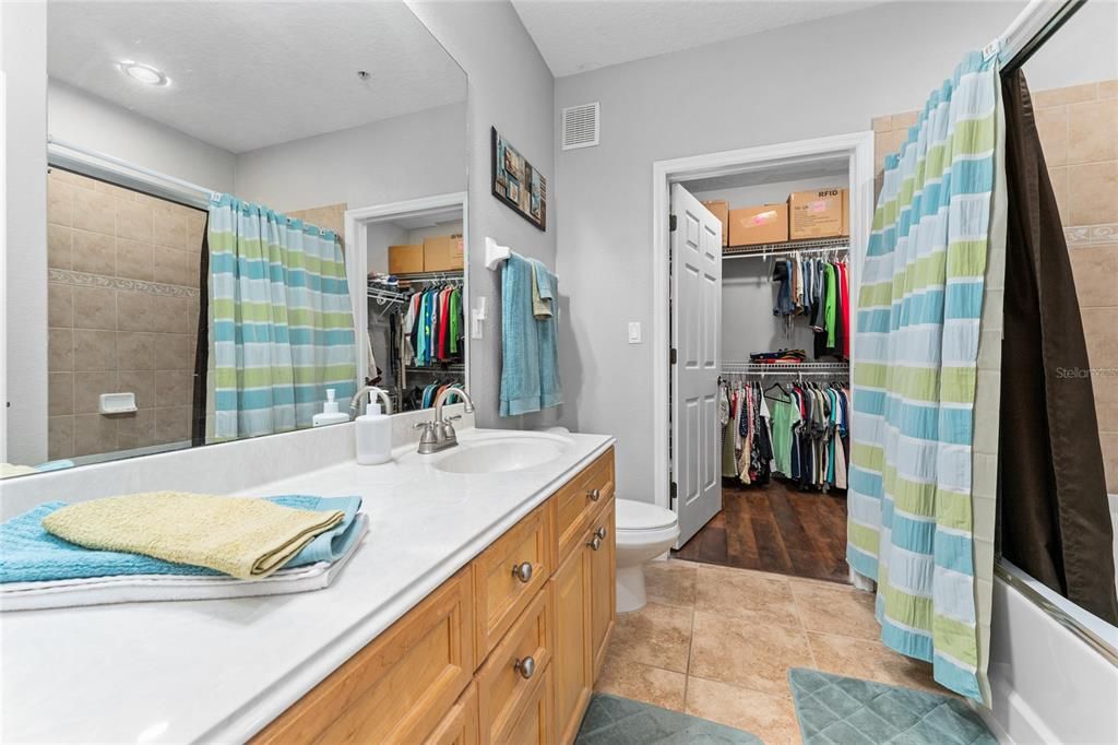 For Sale: $299,500 (2 beds, 2 baths, 1161 Square Feet)