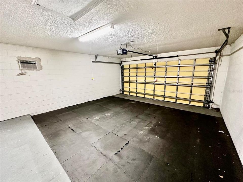 For Rent: $2,899 (4 beds, 2 baths, 1959 Square Feet)