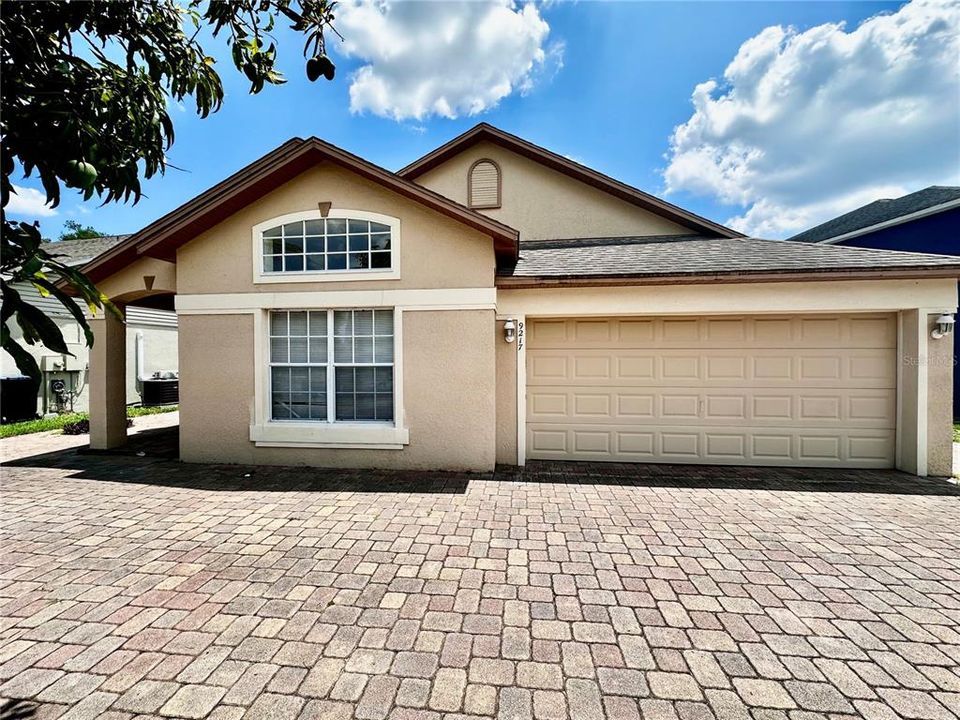 For Rent: $2,899 (4 beds, 2 baths, 1959 Square Feet)